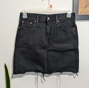 Levi's Black Denim Premium Jean Skirt Big E Size 26 Mini Length